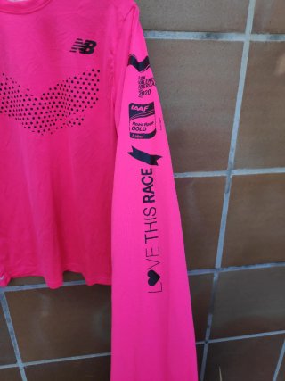 Camiseta New Balance Manga Larga Rosa