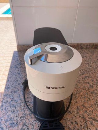 Cafetera Nespresso Vertuo Next White
