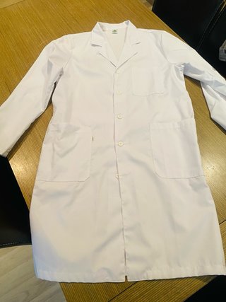 Bata de laboratorio blanca