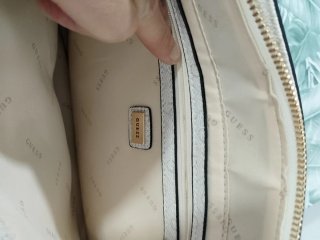 Bolso Guess Blanco y Dorado Original