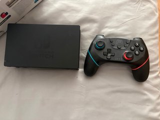 Nintendo Switch con muy poco uso y mando extra