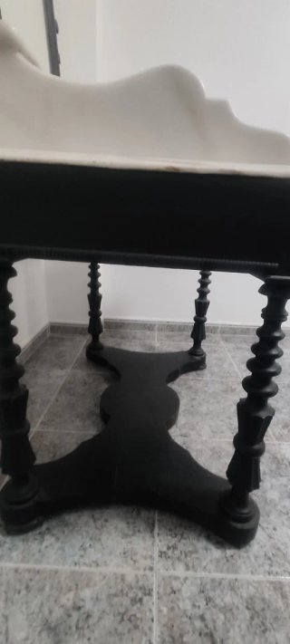 Tocador antiguo con espejo
