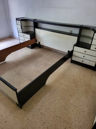 Comedor de madera oscura con 6 sillas