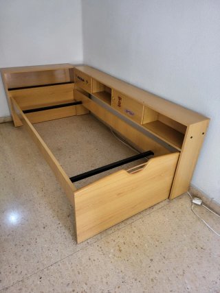 Comedor de madera oscura con 6 sillas