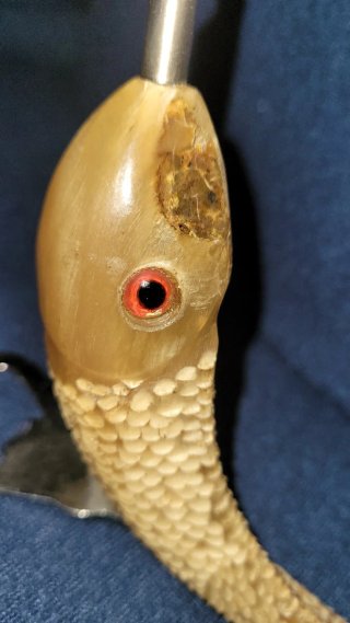 Abridor botellas sacacorchos pez en  hueso tallado