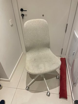 Silla de oficina Ikea beige y blanca