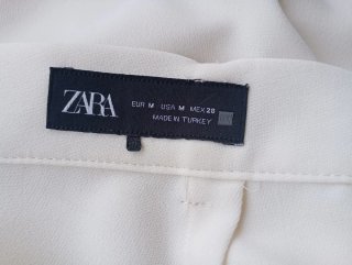 Falda Midi Zara Crema Botones Dorados