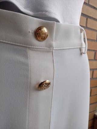 Falda Midi Zara Crema Botones Dorados