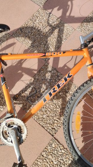 Bicicleta Trek y candado.
