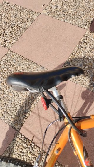 Bicicleta Trek y candado.