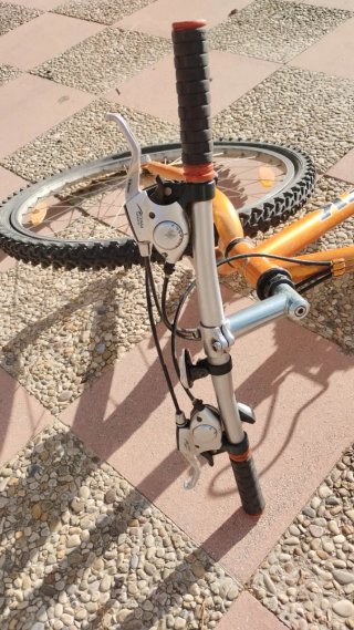 Bicicleta Trek y candado.