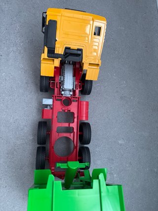 Camión Volquete Bruder TGA 41440 Amarillo