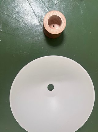Lámpara de madera y metal