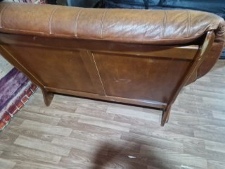 Sofá de piel auténtica con estructura de madera