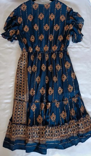 Abito estivo boho-chic blu e oro