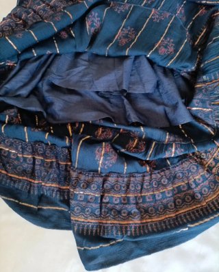 Abito estivo boho-chic blu e oro