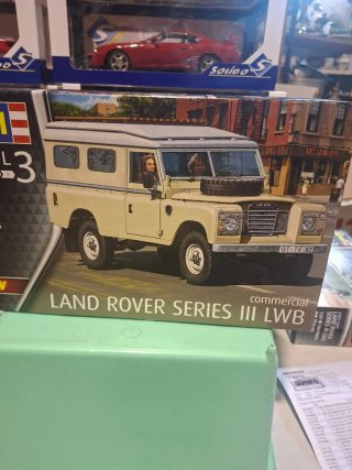 Maqueta Revell Land Rover Series III LWB 1:24