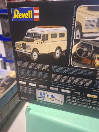 Maqueta Revell Land Rover Series III LWB 1:24
