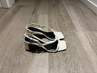 Sandalias Zara tacón blanco