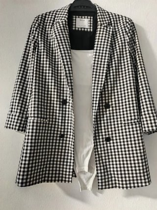 Traje cuadros blanco y negro