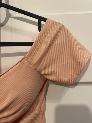 Crop top rosa con lazo manga corta