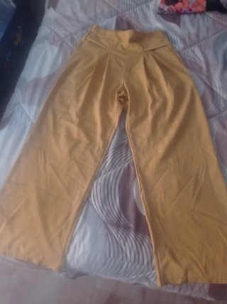 Pantalones anchos color mostaza