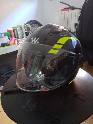 Casco Jet Negro y Amarillo