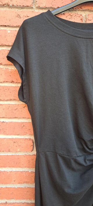 Vestido negro fruncido