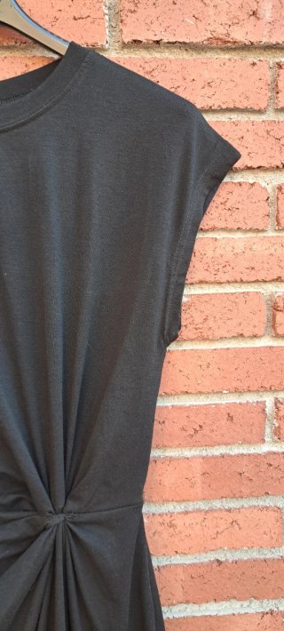 Vestido negro fruncido