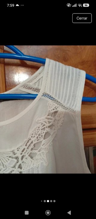 Blusa blanca con encaje