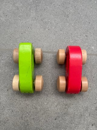 Coches de madera Hape (2 unidades)