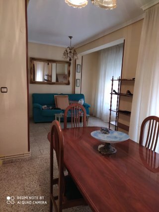 Mueble de salón con vitrinas