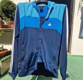 Chaqueta Adidas con capucha azul