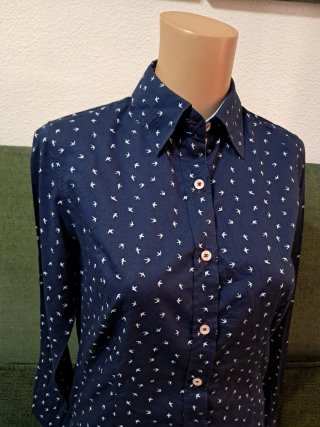 Camisa de mujer con estampado de pájaros
