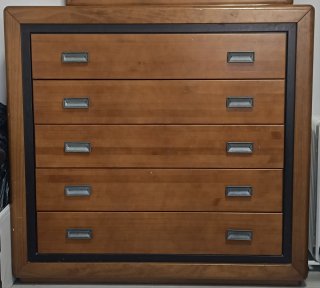 Cómoda de madera con 5 cajones