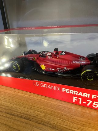 Ferrari F1-75 Charles Leclerc Scala 1:18