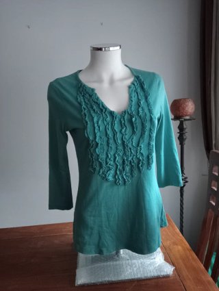 Camiseta Teal con Volantes