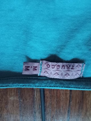 Camiseta Teal con Volantes