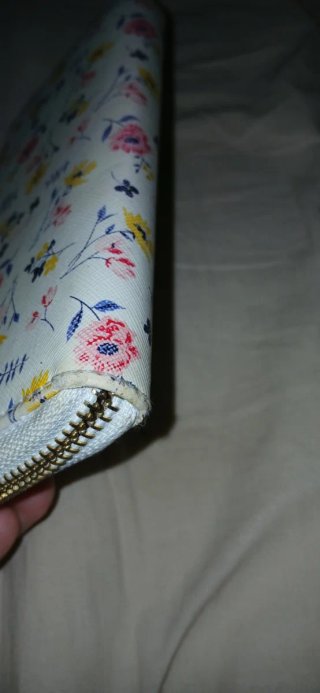 Cartera con estampado floral