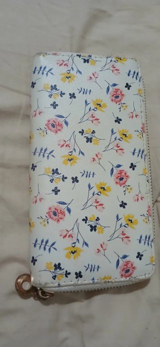 Cartera con estampado floral