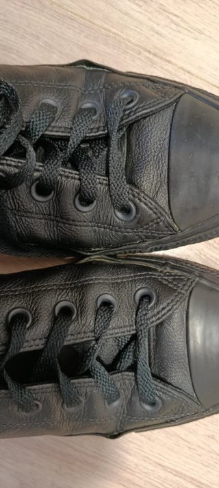 Converse de cuero negras