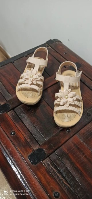 Chanclas niña beige con flor