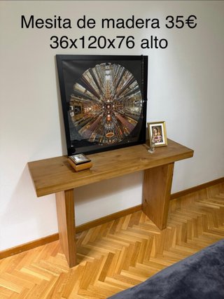 Mesa de madera marrón