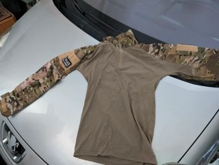 Traje y chaleco militar airsoft con accesorios