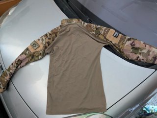 Traje y chaleco militar airsoft con accesorios