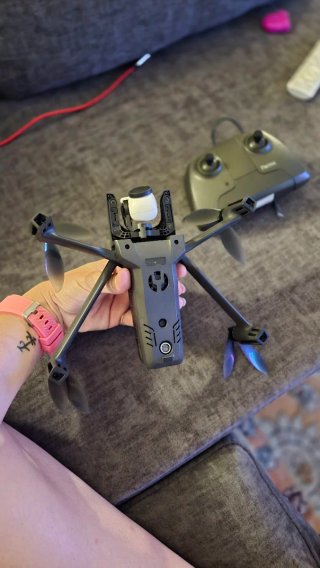 Dron Parrot Anafi gris