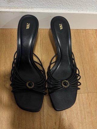 Sandalias Zara Tacón Negro
