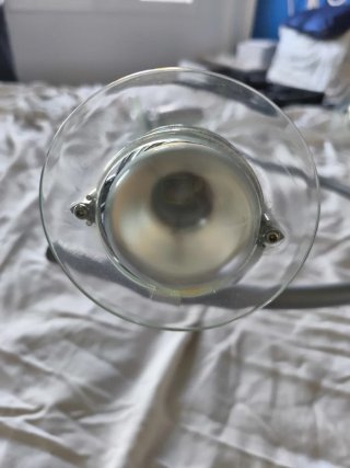 Lámpara de techo gris y transparente