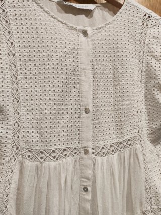 Vestido Zara blanco bordado y calado