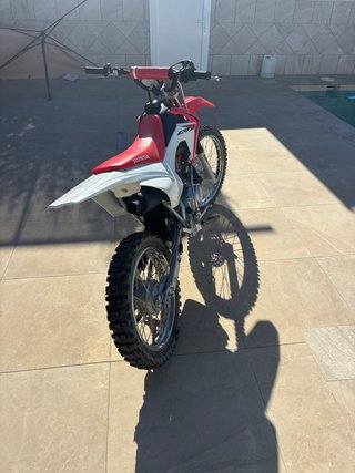 Honda CRF 125F Motocross Roja y Blanca